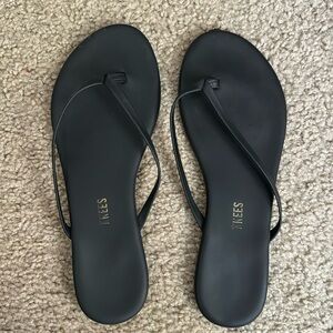 Tkees flip flops